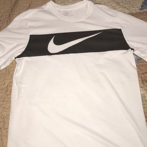 Selling a never worn Nike dri-fit shirt.